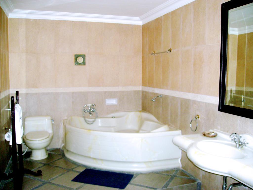 Swaloh Resort & Spa Kalangbret الغرفة الصورة